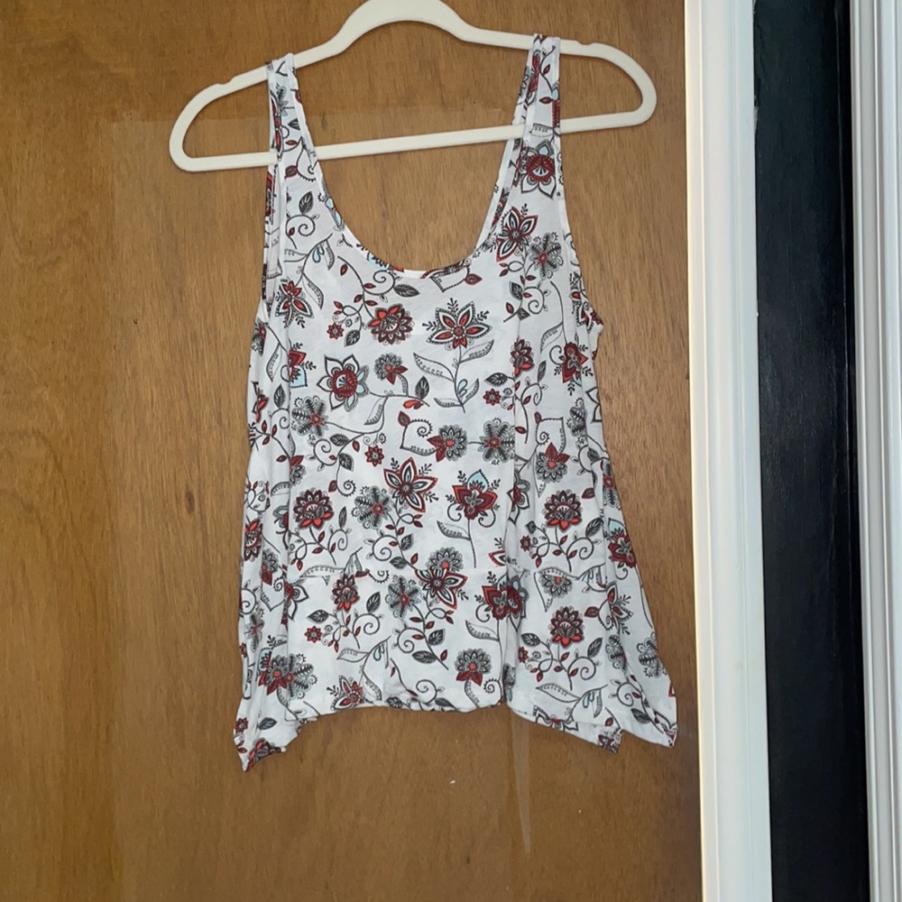 A tank top with floral print really cute size M